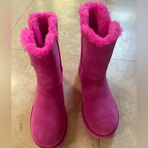 UGG Womens NWOT Bailey Button Shearling Boots
